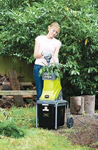 broyeur de végétaux Ryobi RSH2545B avec poussoir